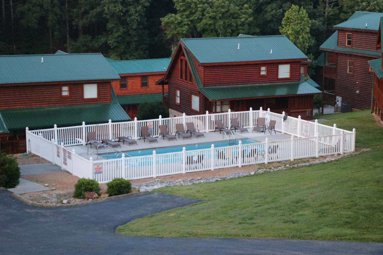 Villa A Stone'S Throw Cabin à Pigeon Forge Extérieur photo