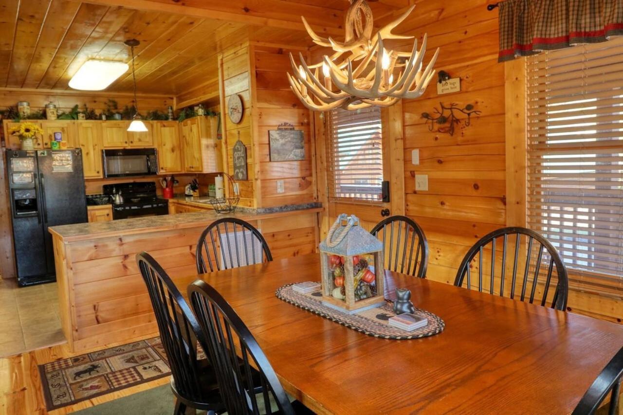 Villa A Stone'S Throw Cabin à Pigeon Forge Extérieur photo